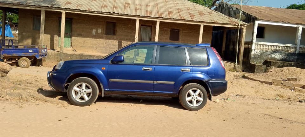 Nissan, Carros, Bissau