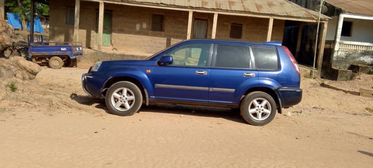 Nissan, Carros, Bissau