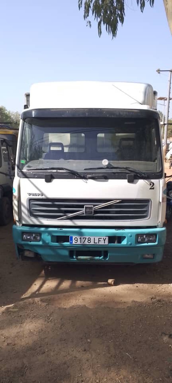 Volvo, Camiões - Autocarros, Bissau