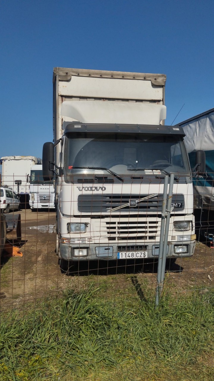 VOLVO, Camiões - Autocarros, Bissau