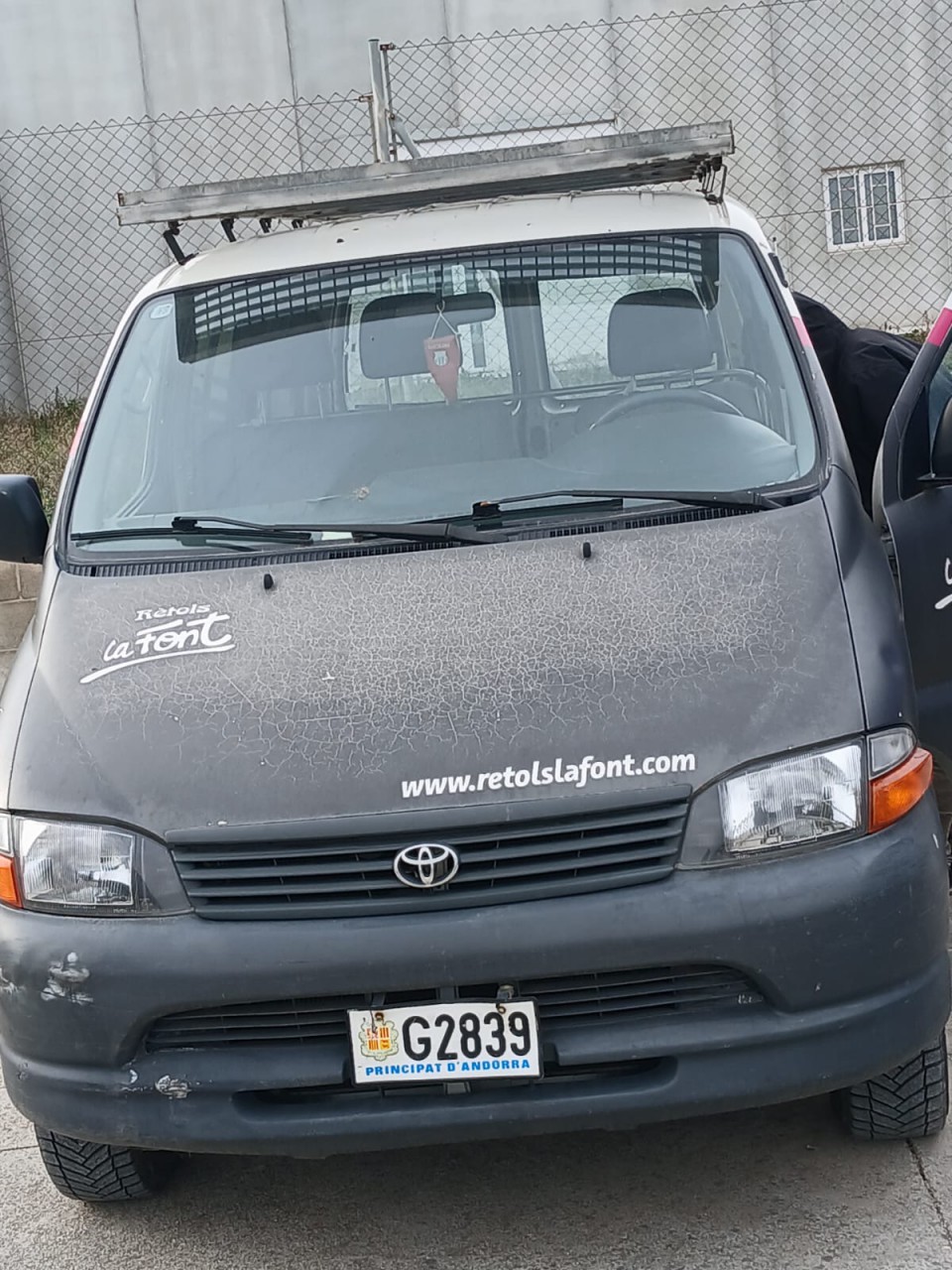 TOYOTA HIACE, Camiões - Autocarros, Bissau