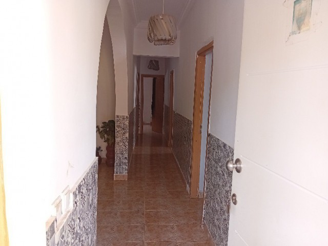 T 3 em Antula, perto da estrada, Casas, Bissau