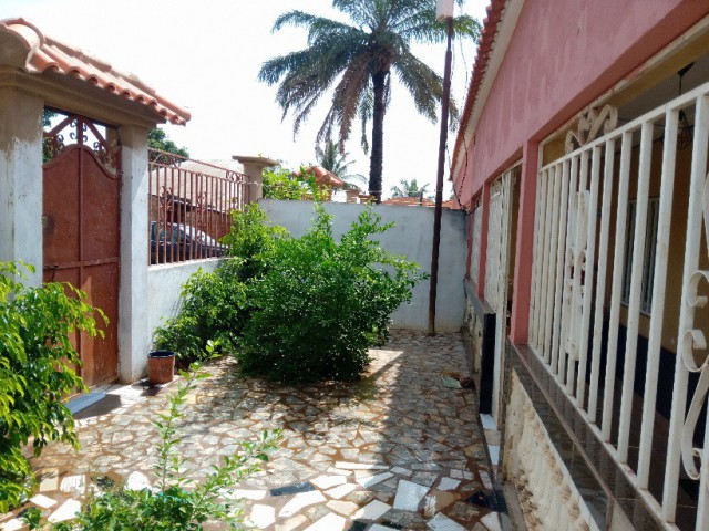 T 3 em Antula, perto da estrada, Casas, Bissau