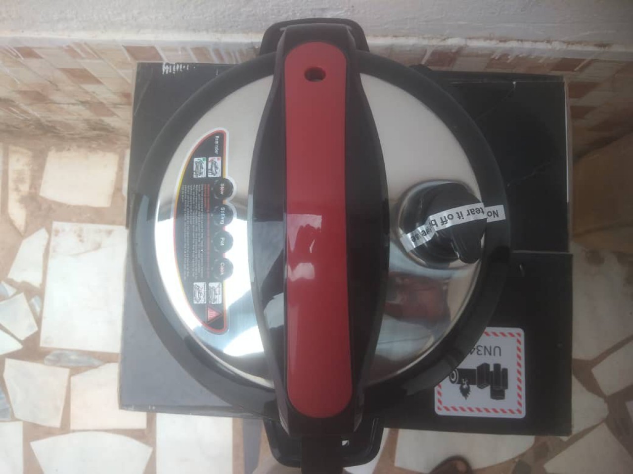 Panela a pressão elétrica nova, Electrodomésticos, Bissau