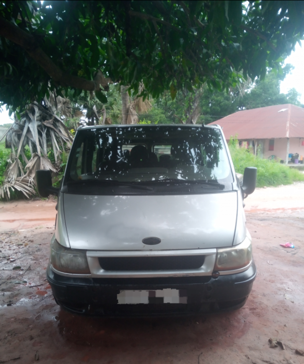 Ford Transit, Carros, Bissau
