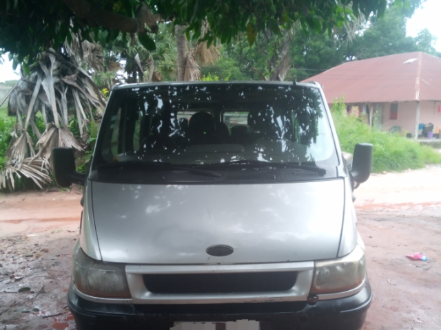 Ford Transit, Carros, Bissau