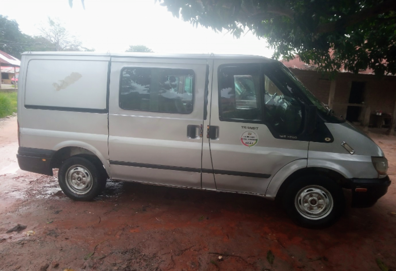 Ford Transit, Carros, Bissau