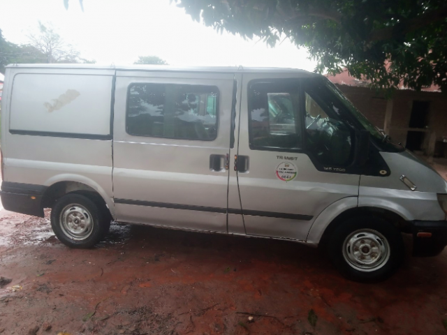 Ford Transit, Carros, Bissau