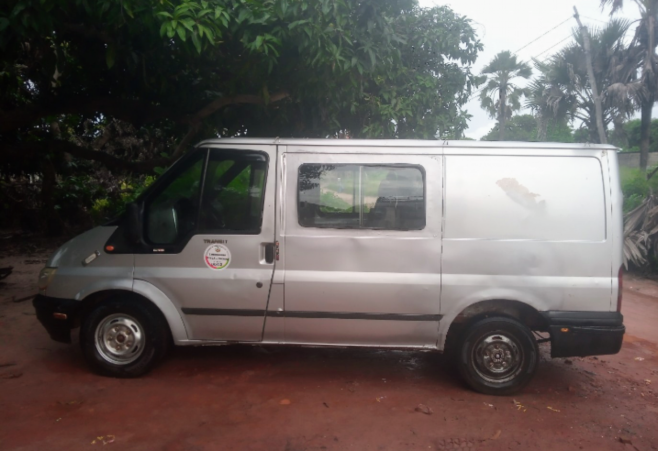 Ford Transit, Carros, Bissau