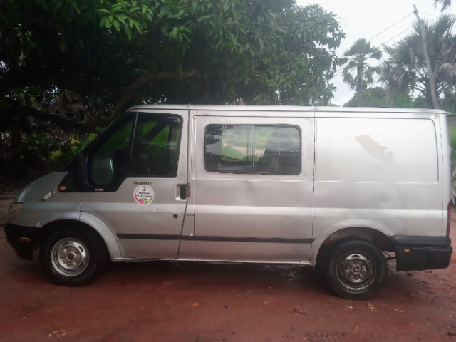 Ford Transit, Carros, Bissau