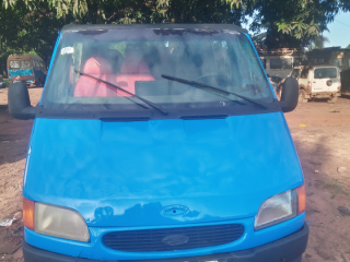 Ford Transit, Carros, Bissau