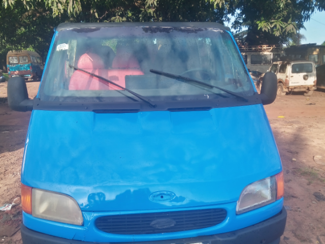 Ford Transit, Carros, Bissau