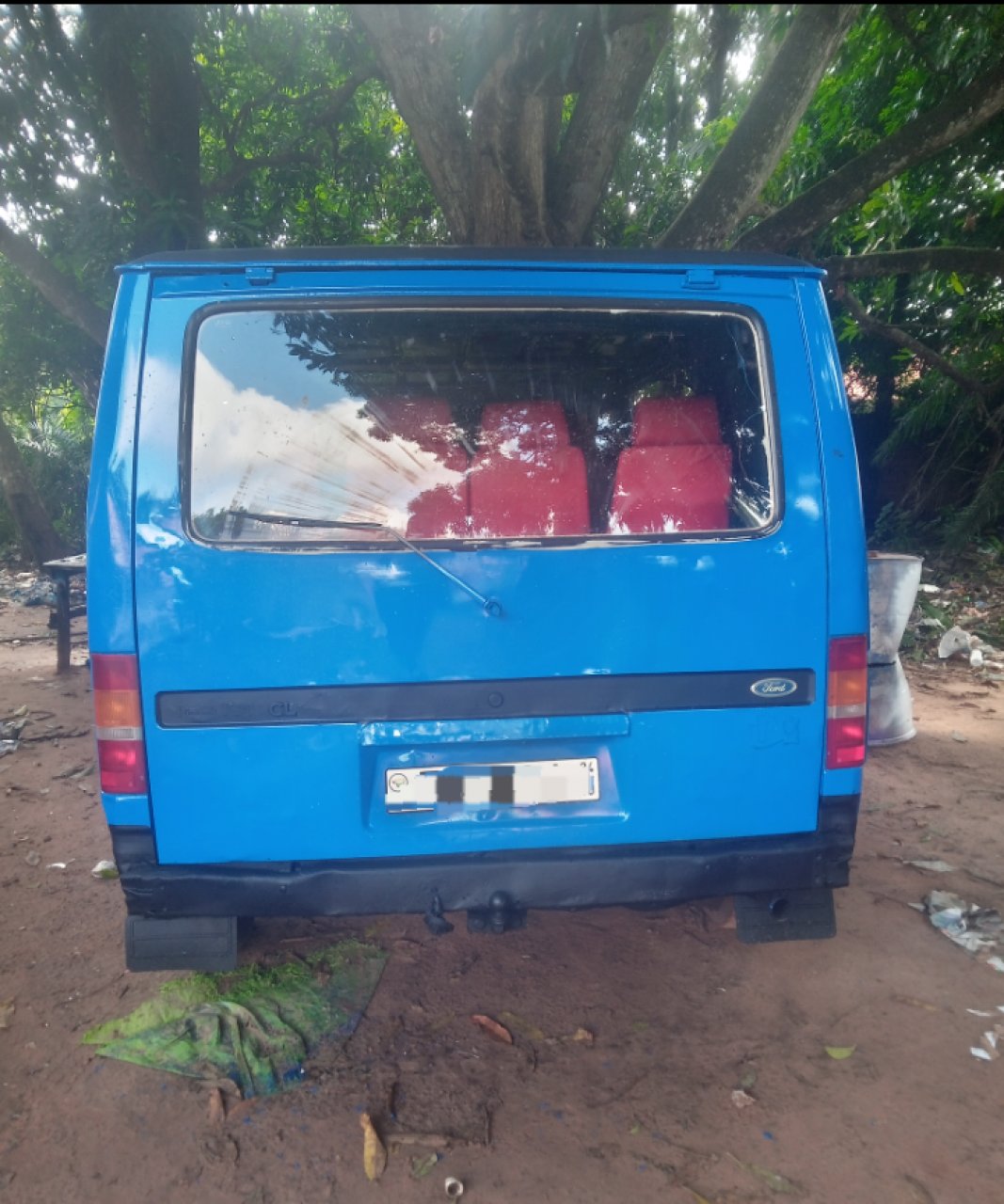 Ford Transit, Carros, Bissau