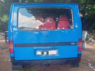 Ford Transit, Carros, Bissau