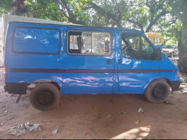 Ford Transit, Carros, Bissau
