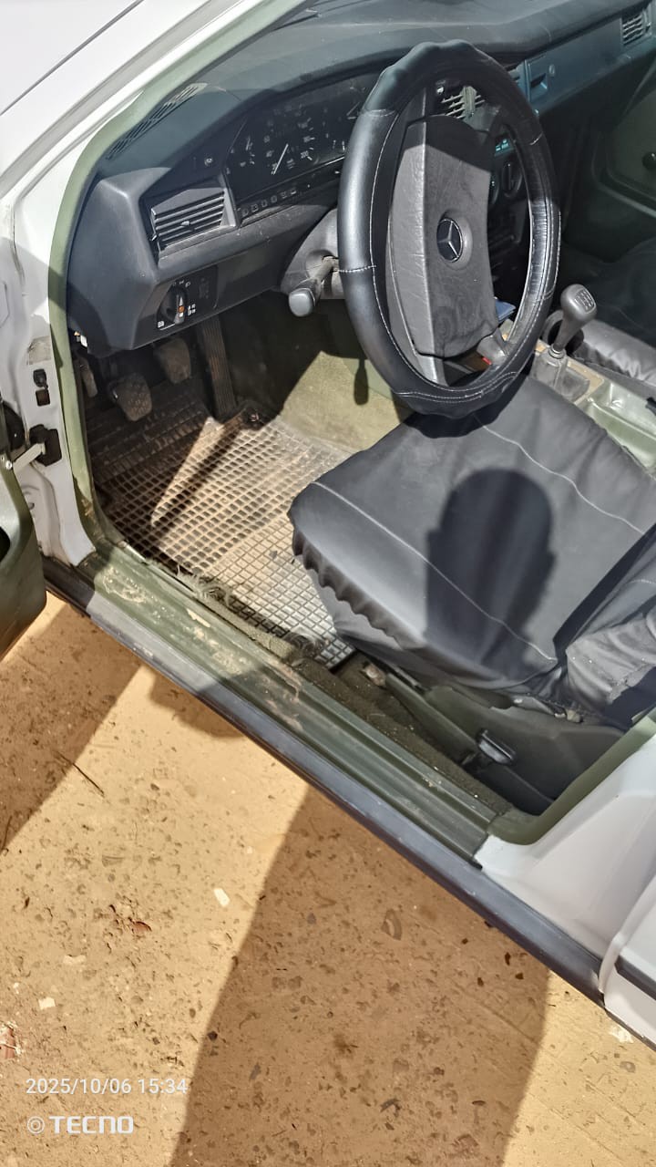 Mercedes-Benz 190 disponível para venda, Carros, Bissau