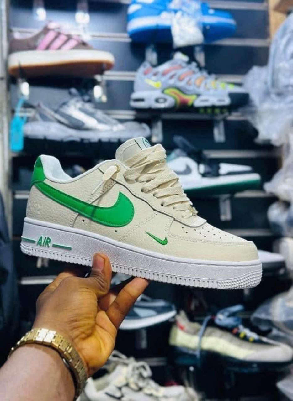 Air force 1, Calçado, Bissau