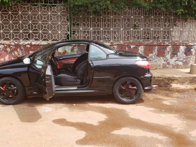 Peugeot 206cc, Carros, Bissau