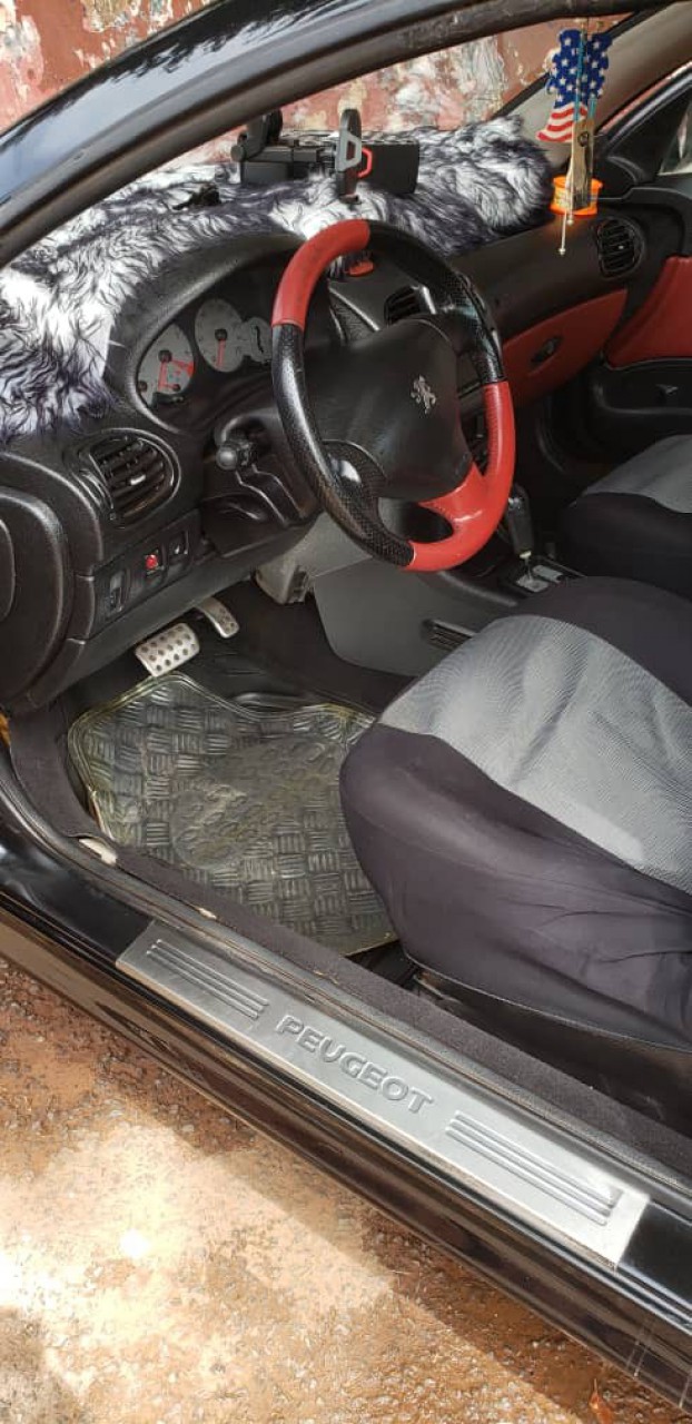 Peugeot 206cc, Carros, Bissau