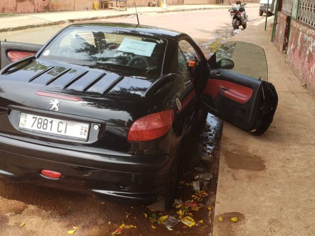 Peugeot 206cc, Carros, Bissau