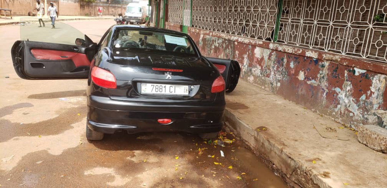 Peugeot 206cc, Carros, Bissau