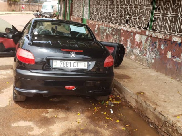 Peugeot 206cc, Carros, Bissau