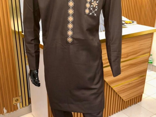 Roupa de homem-mulher-crianças, Roupa, Bissau