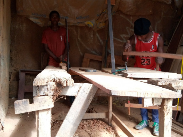 Cama a venda, Produção de Móveis, Bissau