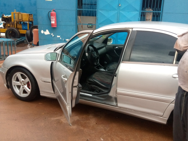 Mercedes-Benz C-Class, Carros, Bissau