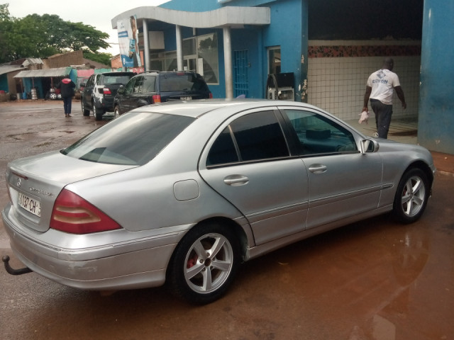 Mercedes-Benz C-Class, Carros, Bissau