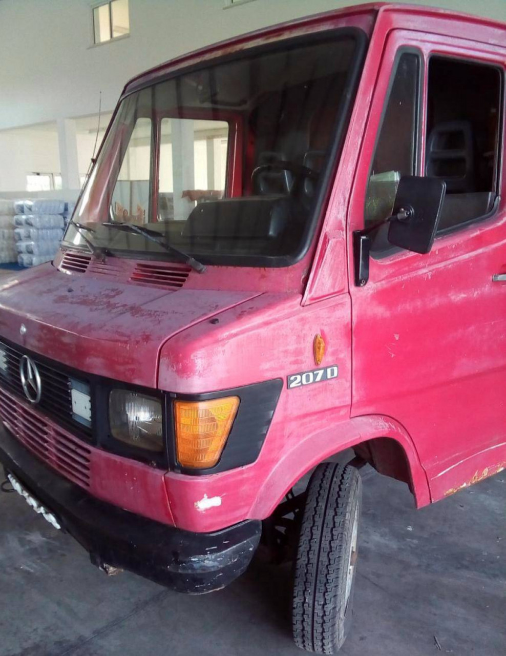 Mercedes-Benz 207D, Carros, Bissau