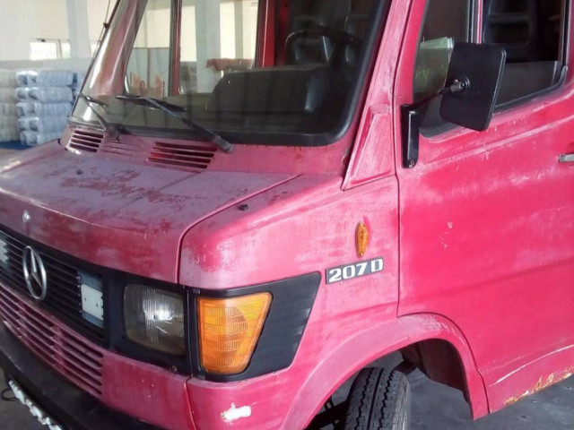 Mercedes-Benz 207D, Carros, Bissau