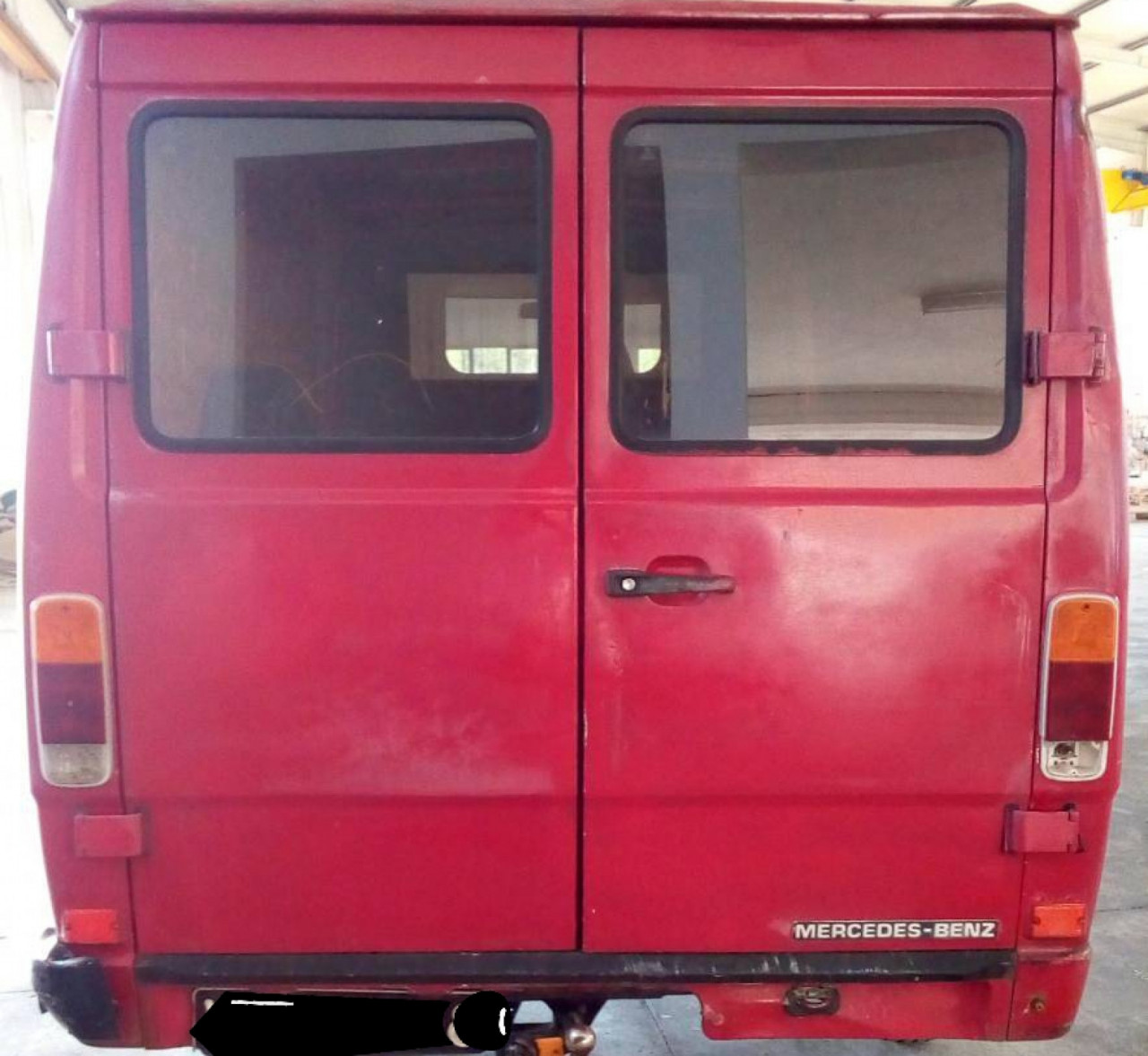 Mercedes-Benz 207D, Carros, Bissau