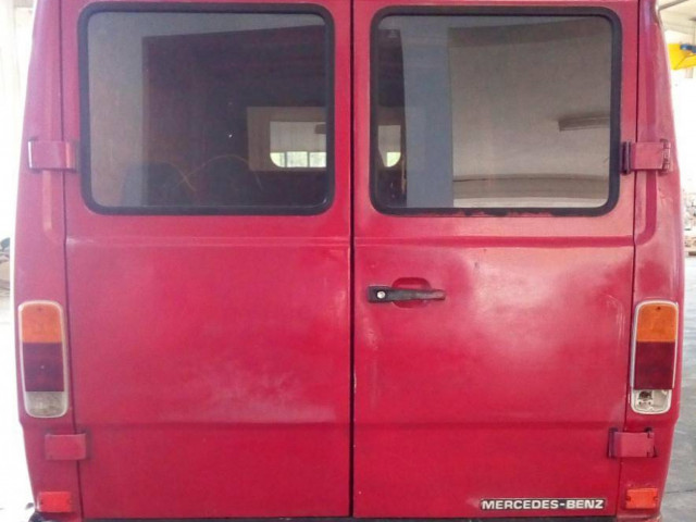 Mercedes-Benz 207D, Carros, Bissau