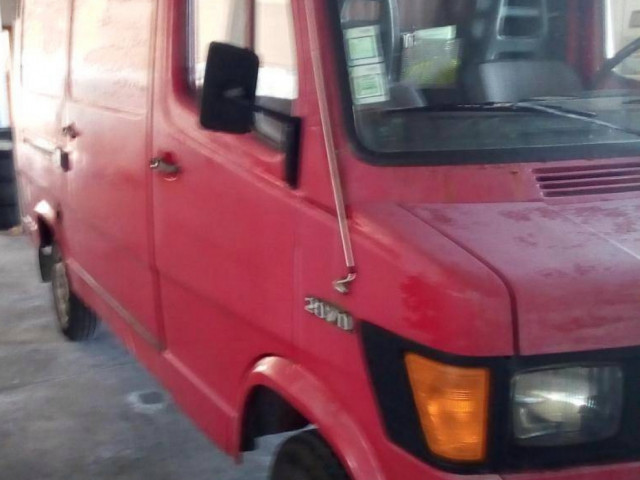 Mercedes-Benz 207D, Carros, Bissau