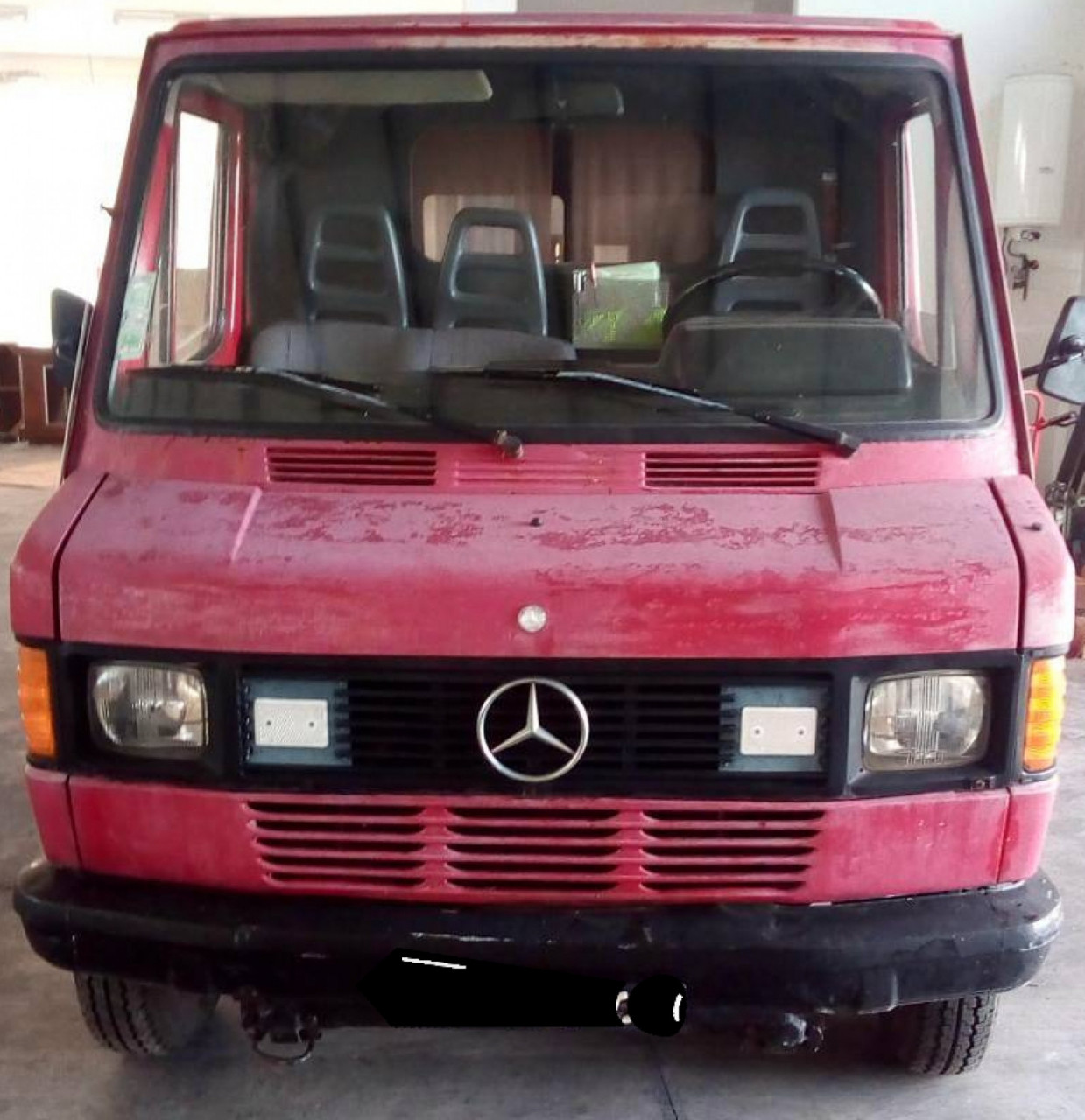 Mercedes-Benz 207D, Carros, Bissau