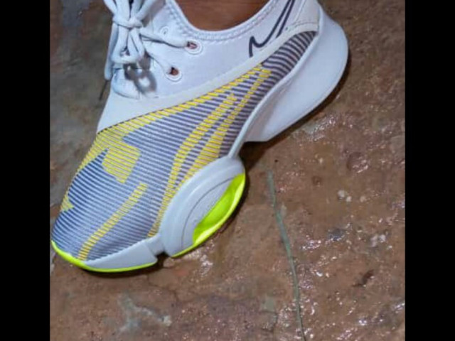 Tenis, Calçado, Bissau