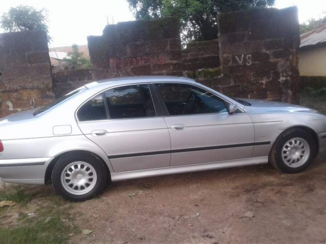 BMW 5 Series, Carros, Bissau