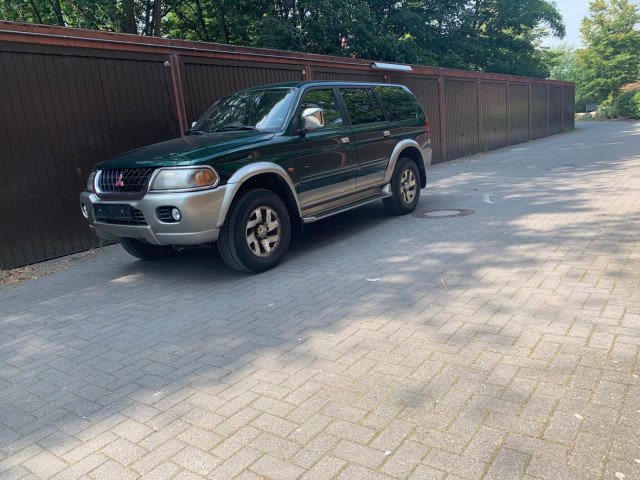 Pajero Sport, Carros, Bissau