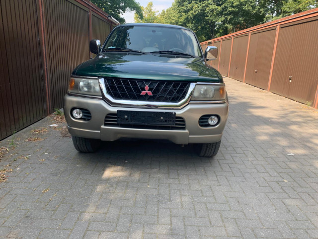 Pajero Sport, Carros, Bissau