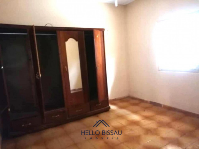 Una casa no Bairro de Luanda, Casas, Bissau