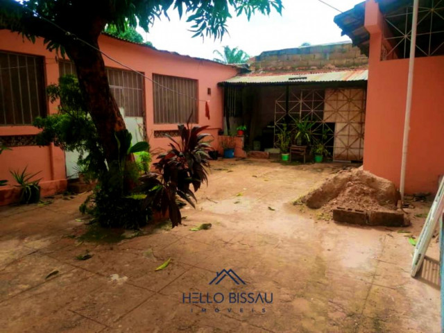 Una casa no Bairro de Luanda, Casas, Bissau