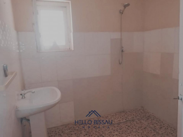 Una casa no Bairro de Luanda, Casas, Bissau