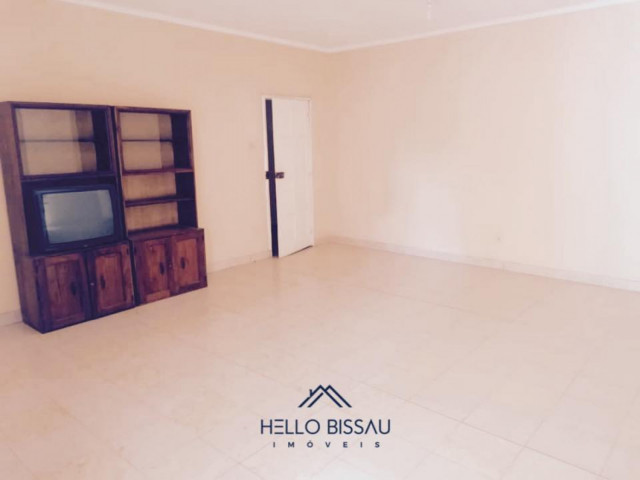 Una casa no Bairro de Luanda, Casas, Bissau