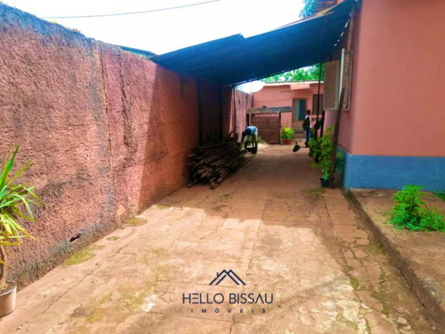 Una casa no Bairro de Luanda, Casas, Bissau