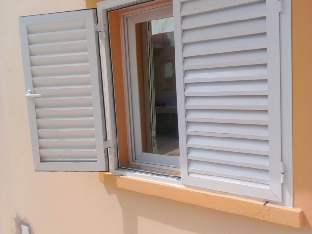 Verre Aluminium, Portas - Janelas, Bissau