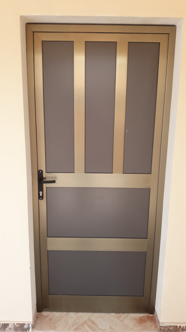 Verre Aluminium, Portas - Janelas, Bissau