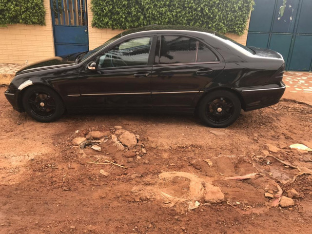 Mercedes C 200, Carros, Bissau