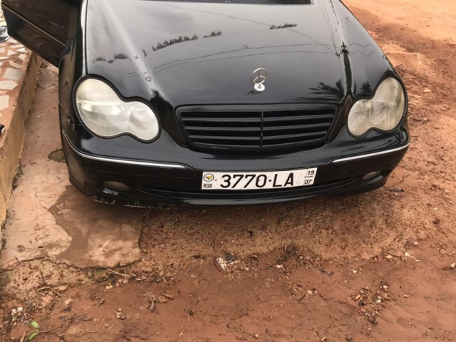 Mercedes C 200, Carros, Bissau