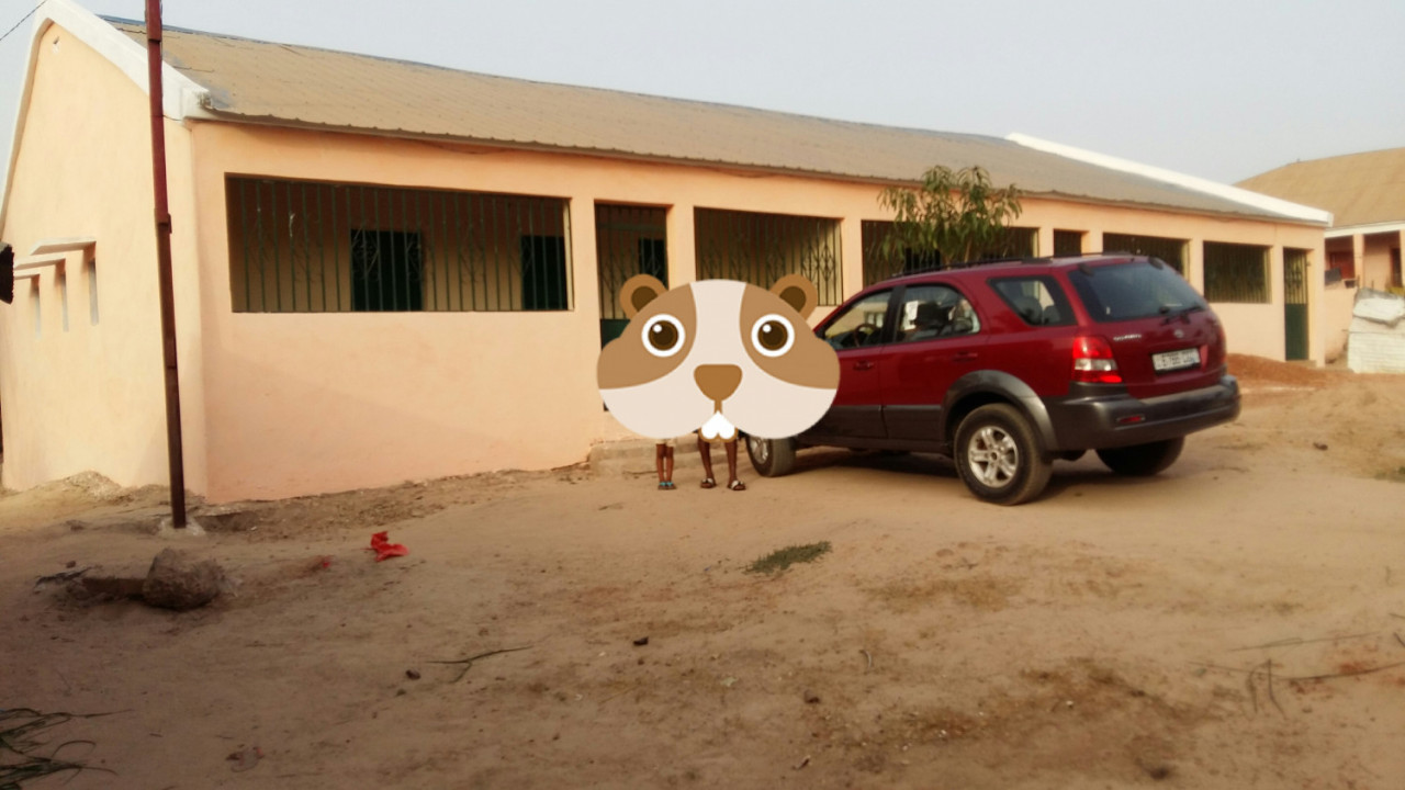 Uma casa  muito linda com 3/moradias, Casas, Bissau